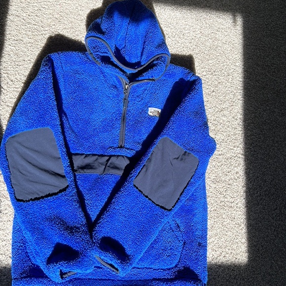 Men’s plush ultra soft pullover, good condition. - Picture 2 of 7